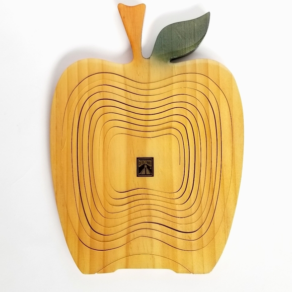 Vintage Equinoccio wooden golden apple fruit basket - Picture 3 of 4